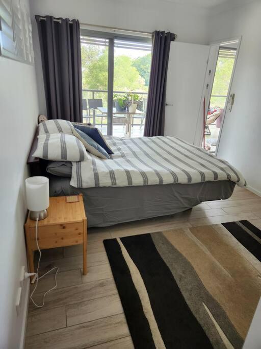 A Quiet Unit Overlooking A Reserve Apartment